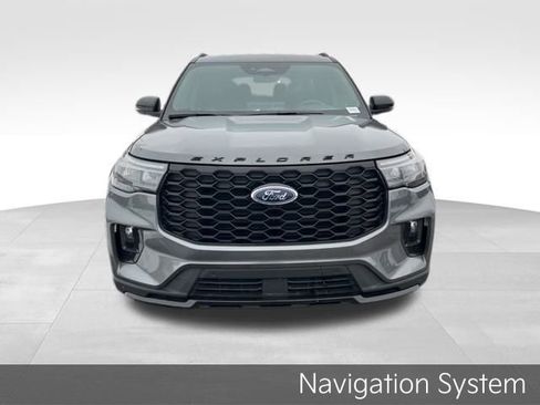 Used 2025 Ford Explorer ST-Line AWD/4WD image 2