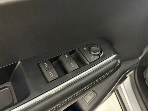 Used 2025 GMC Acadia Elevation image 15