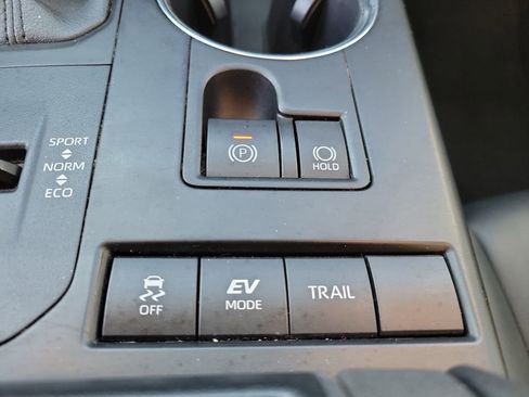 Used 2022 Toyota Highlander XLE image 25