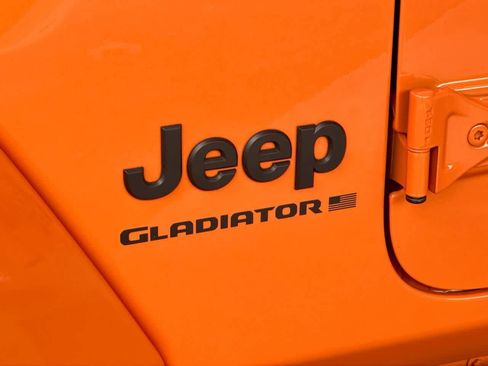 Used 2025 Jeep Gladiator Sport AWD/4WD image 10
