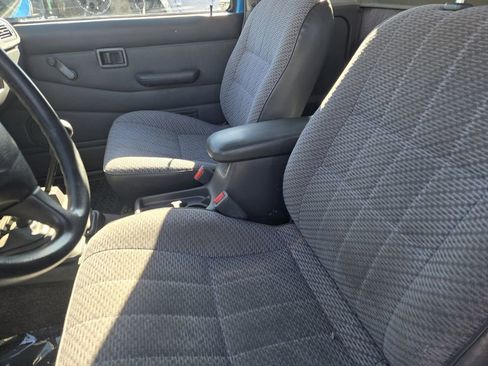 Used 1996 Nissan Pickup XE image 15