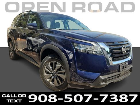 Used 2022 Nissan Pathfinder SV AWD/4WD image 1