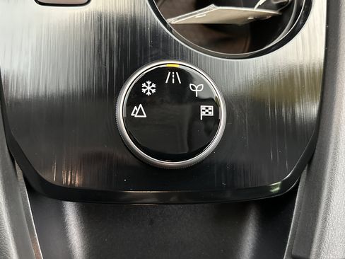 Certified 2025 Nissan Rogue SV image 23