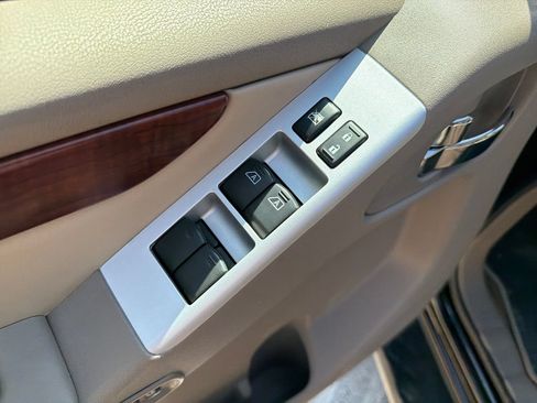 Used 2012 Nissan Pathfinder LE RWD image 18