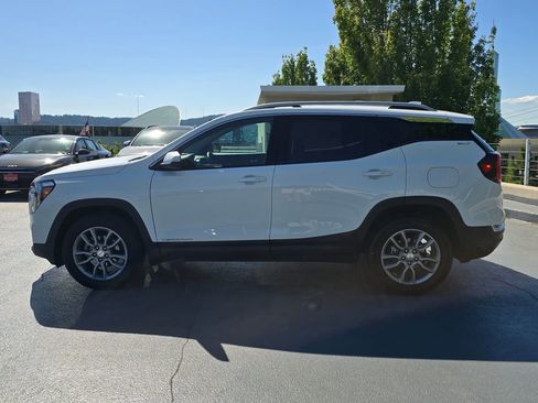 Used 2024 GMC Terrain SLT AWD/4WD image 6