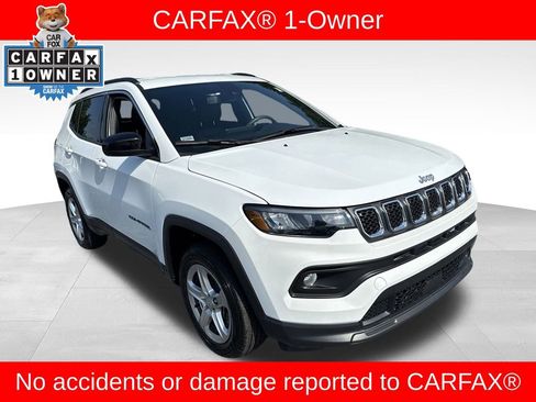 Used 2024 Jeep Compass Latitude image 3