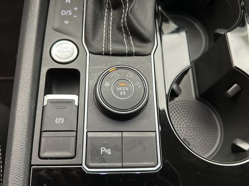 Used 2023 Volkswagen Atlas SE w/ Black Wheel Package AWD/4WD image 20
