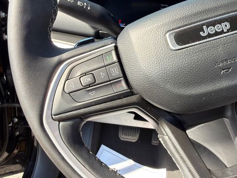 Used 2024 Jeep Grand Cherokee L Laredo AWD/4WD image 19