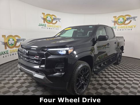Used 2024 Chevrolet Colorado Z71 w/ LPO, Dark Essentials Package image 3