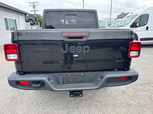 Used 2022 Jeep Gladiator Sport AWD/4WD image 6