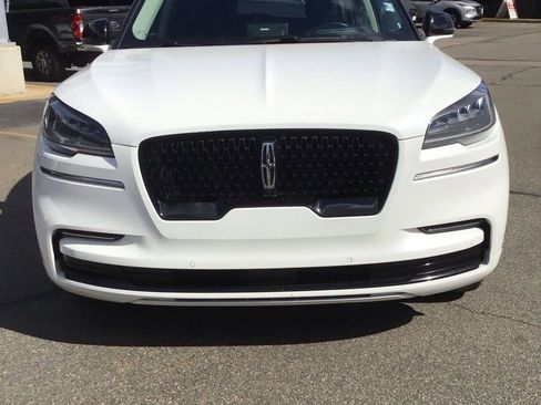 Used 2022 Lincoln Aviator Reserve w/ Equipment Group 201A AWD/4WD image 2