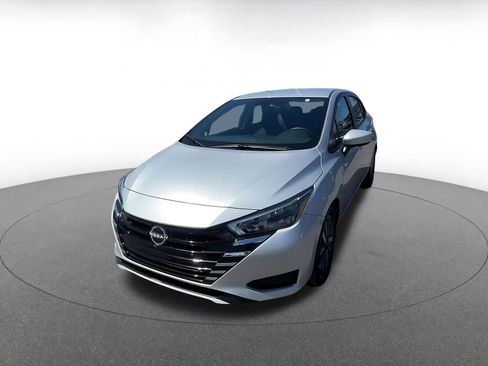 Used 2025 Nissan Versa SV FWD image 7