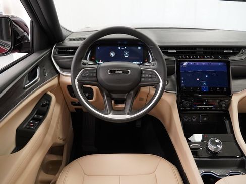 Certified 2025 Jeep Grand Cherokee Limited AWD/4WD image 22