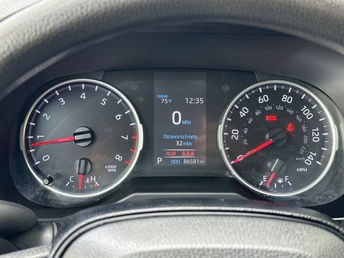 Used 2019 Toyota RAV4 LE FWD image 27