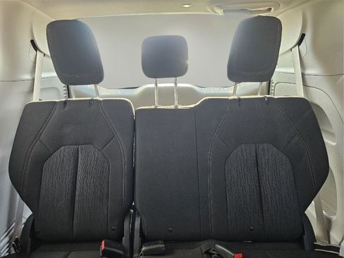 Used 2017 Chrysler Pacifica Touring FWD image 17