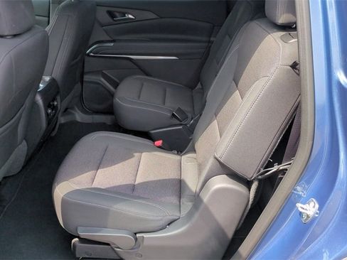 Used 2025 Chevrolet Traverse LT image 21