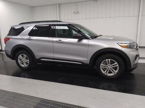 Used 2022 Ford Explorer XLT AWD/4WD image 11