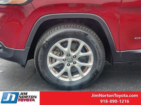 Used 2015 Jeep Cherokee Latitude AWD/4WD image 12