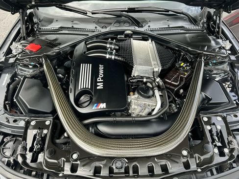 Used 2015 BMW M4 Convertible image 11