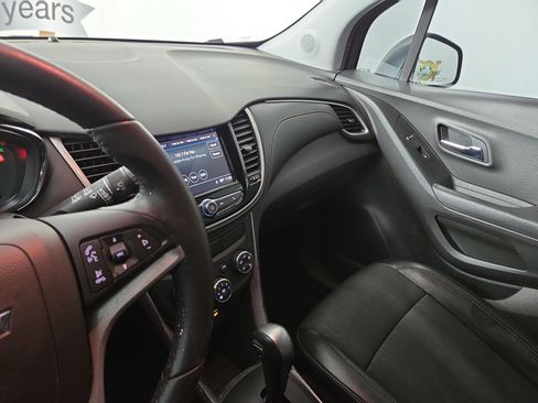 Used 2019 Chevrolet Trax LT w/ LT Convenience Package image 25