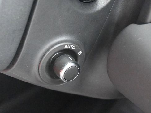 Used 2025 Land Rover Defender 110 S image 38