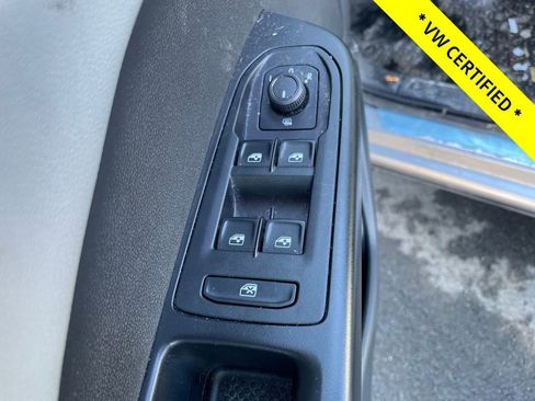 Certified 2022 Volkswagen Taos SE w/ Panoramic Sunroof Package image 19