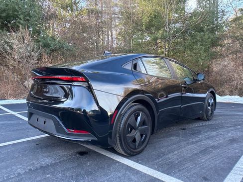 Used 2025 Toyota Prius LE image 5