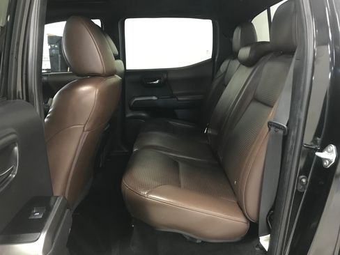 Used 2022 Toyota Tacoma Limited RWD image 10