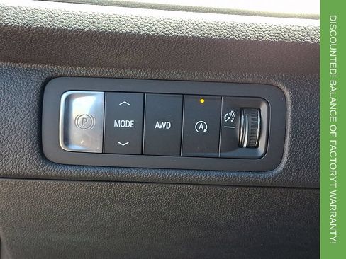 Used 2026 Chevrolet Traverse LT AWD/4WD image 25