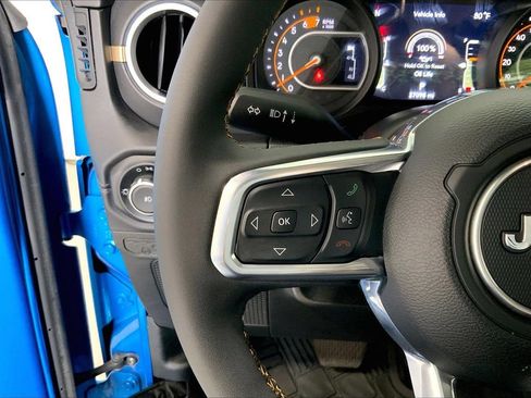 Used 2024 Jeep Wrangler Unlimited Sahara AWD/4WD image 21