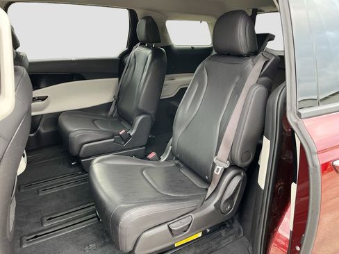 Certified 2023 Kia Carnival SX image 23