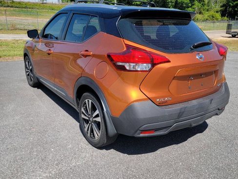 Used 2019 Nissan Kicks SR w/ SR Premium Package FWD image 7
