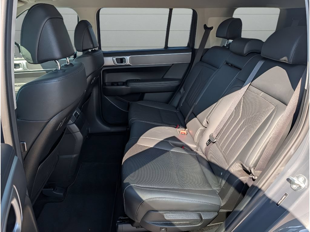 Used 2025 Hyundai Santa Fe SEL FWD image 26
