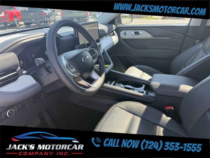 Used 2025 Ford Explorer Active w/ Active Comfort Package AWD/4WD image 31