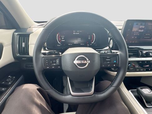 Used 2026 Nissan Pathfinder SL FWD image 11