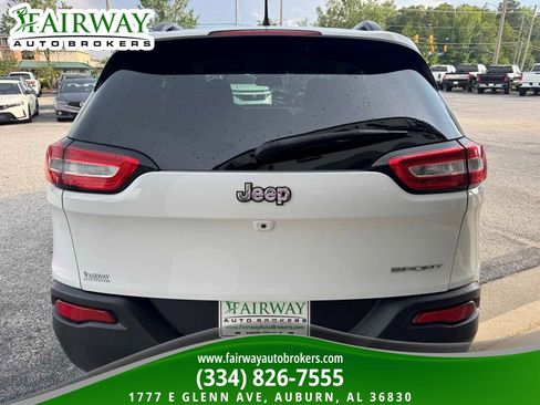 Used 2017 Jeep Cherokee Sport FWD image 7