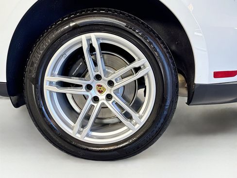 Certified 2026 Porsche Macan AWD/4WD image 25