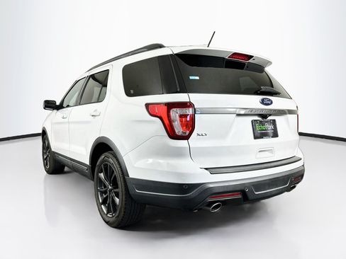 Used 2018 Ford Explorer XLT w/ Equipment Group 202A FWD image 5