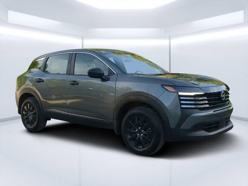 Used 2025 Nissan Kicks S FWD image 2