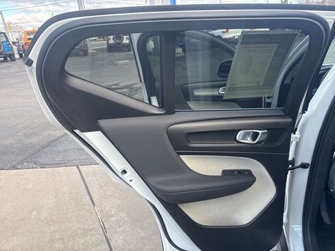 Certified 2023 Volvo XC40 B5 Plus w/ Protection Package Premier image 34