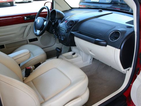 Used 2008 Volkswagen Beetle SE FWD image 14