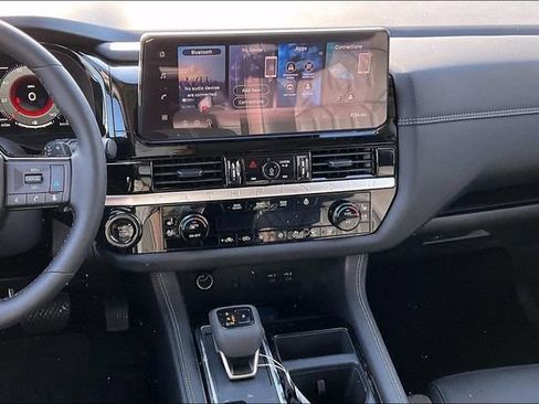 New 2026 Nissan Pathfinder Platinum w/ Cargo Package FWD image 6