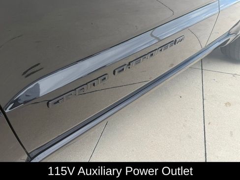 Certified 2022 Jeep Grand Cherokee Laredo X image 31