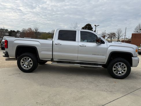 Used 2019 GMC Sierra 2500 Denali w/ Duramax Plus Package image 6