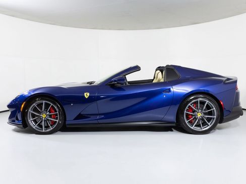 Used 2021 Ferrari 812 GTS image 3