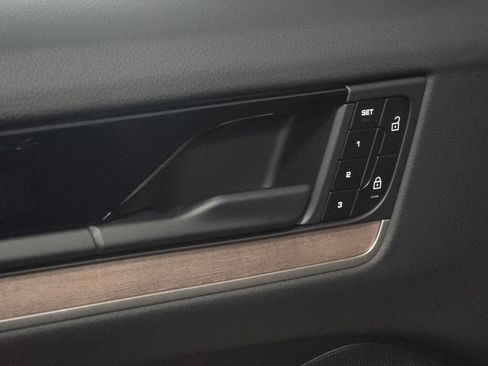 Certified 2026 Porsche Cayenne AWD/4WD image 36