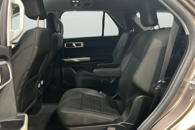 Used 2021 Ford Explorer XLT AWD/4WD image 16