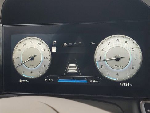 Used 2024 Hyundai Elantra SEL image 16