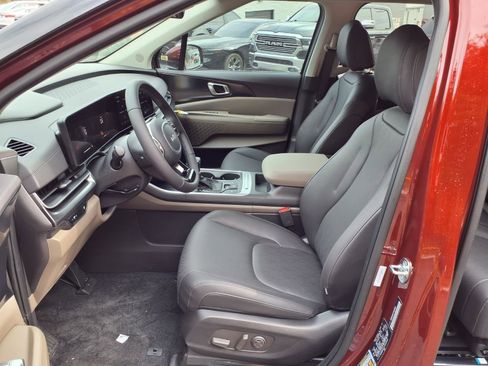 New 2026 Kia Carnival FWD image 5