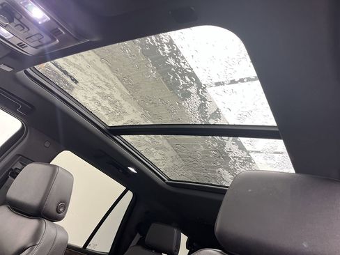 Certified 2022 Chevrolet Tahoe Z71 w/ Luxury Package image 6